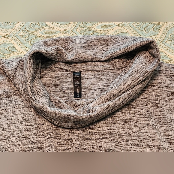 L. Grey Sweater Cowl Neck w pockets & thumbholes Size M-L - Picture 2 of 4